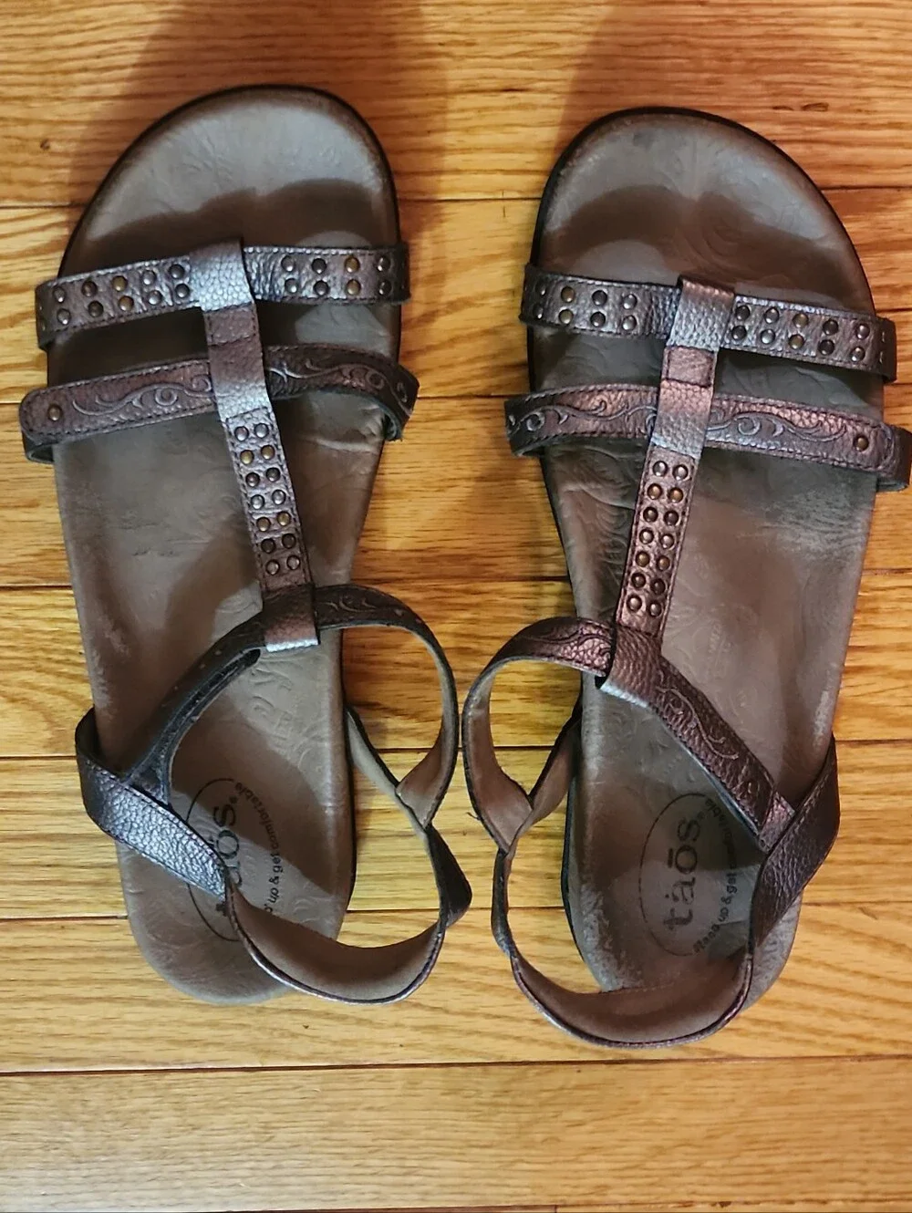 Taos Footwear Trophy 2 Women's Pewter Metallic Studded T-Strap Sandals
